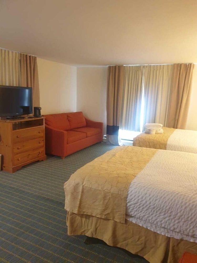 Town & Country Grand Studio Suite 2