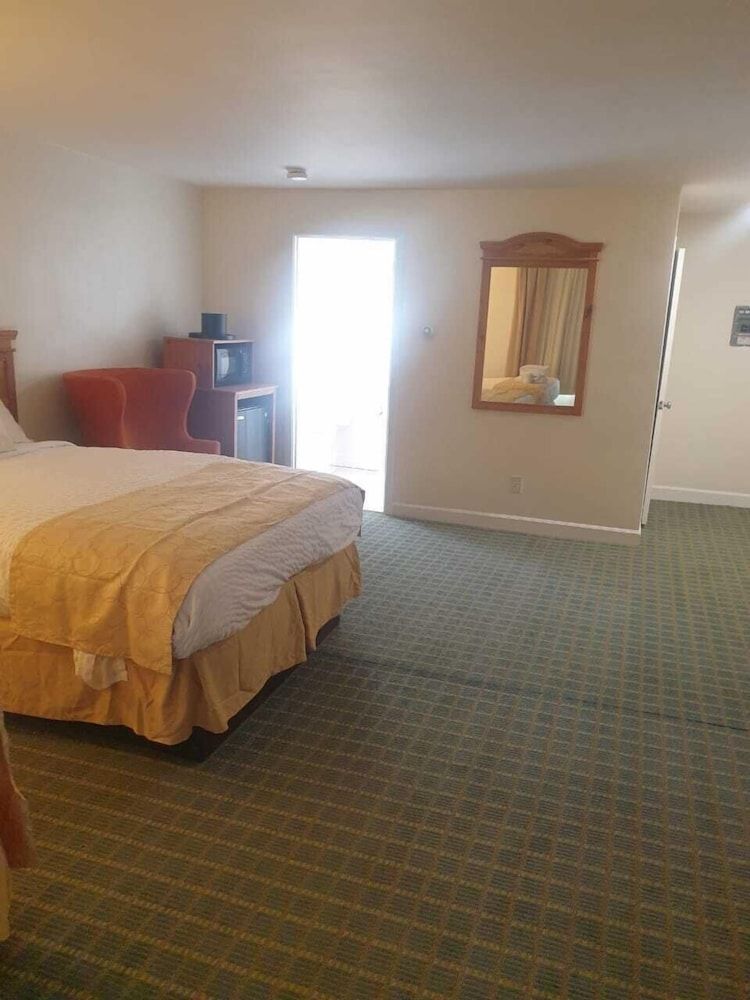 Town & Country Grand Studio Suite