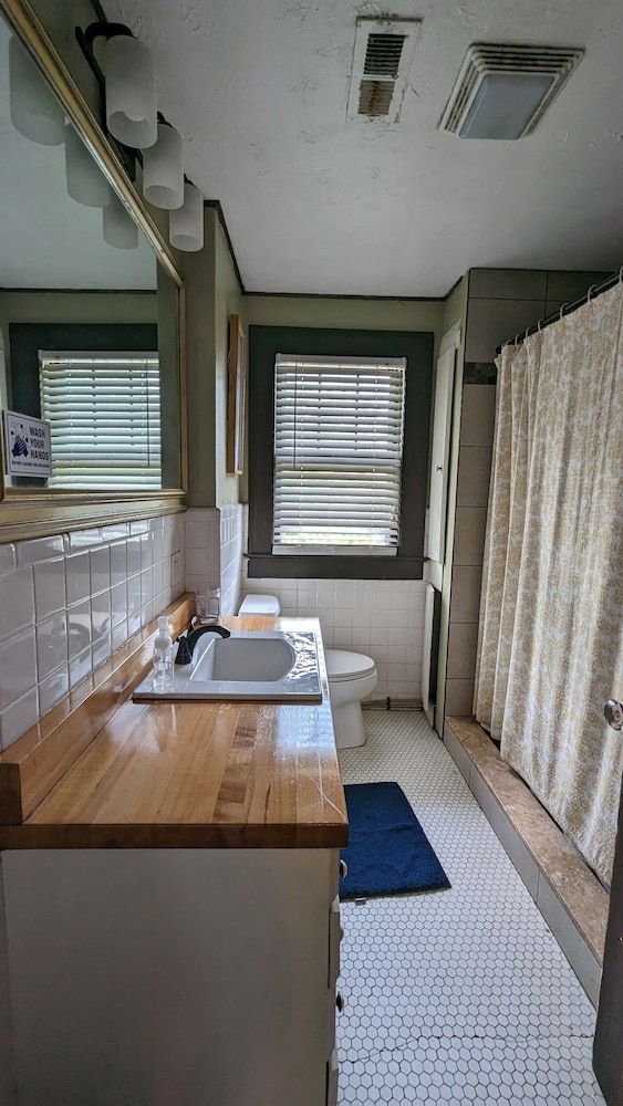 Co-ed (Mixed) Shared Dormitory - Bottom Bunk Bed