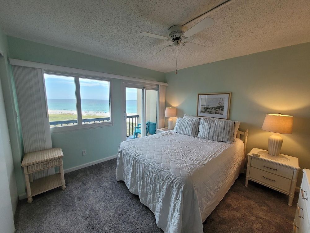 Condo, 1 Queen Bed (Pinnacle Port A-305)