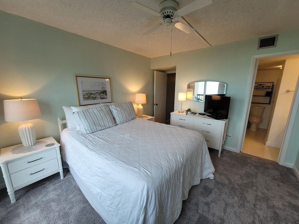 Condo, 1 Queen Bed (Pinnacle Port A-305)