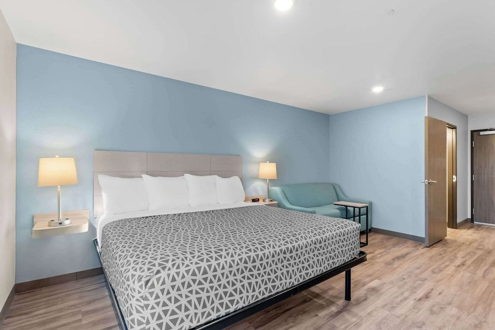 WoodSpring Suites Centennial - Denver Tech Center Suite, 1 King Bed, Non Smoking