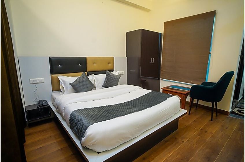 Uno Premium Dalhousie Deluxe Room Non Ac 2