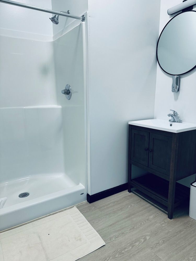 Golden Pond Cabins Family Quadruple Room, Non Smoking, Private Bathroom 3