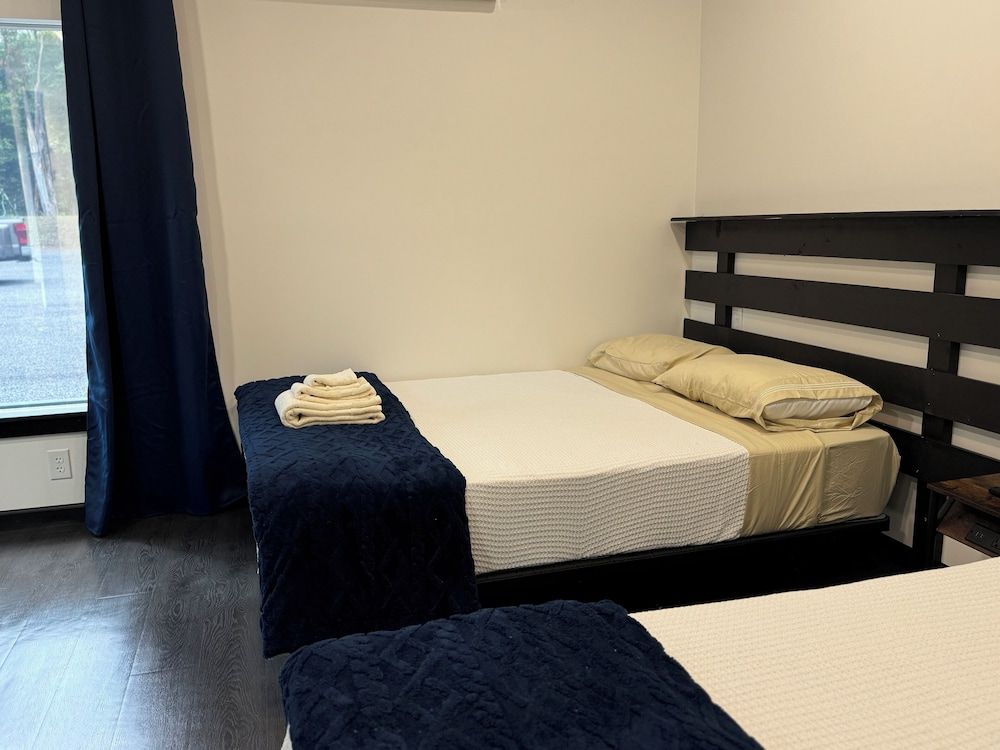 Golden Pond Cabins Comfort Double or Twin Room, 2 Queen Beds, Non Smoking, Private Bathroom 4