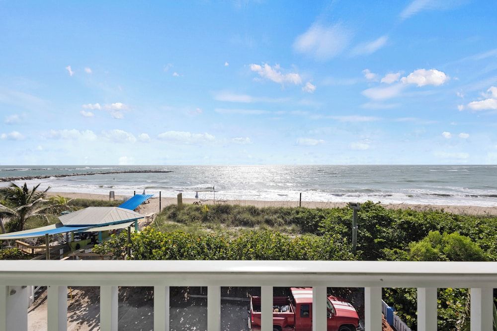 Oceanfront Inn Room, 2 Double Beds, Balcony, Ocean View (Oceanfront Inn Room #24) 4