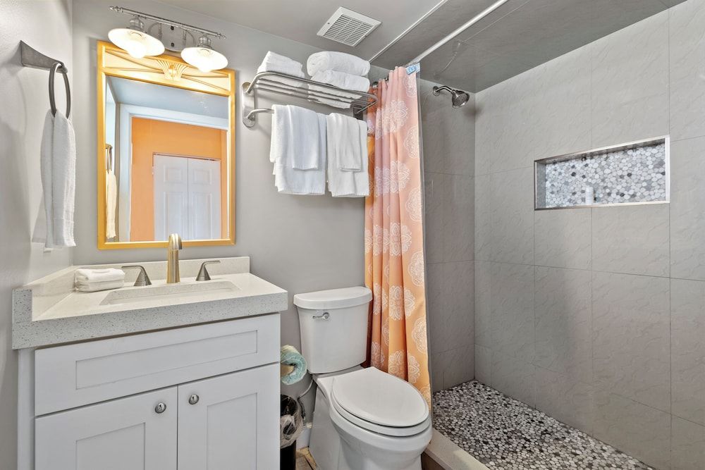 Oceanfront Inn Room, 2 Double Beds, Balcony, Ocean View (Oceanfront Inn Room #24) 5