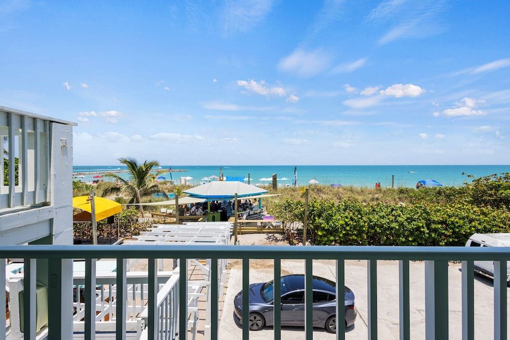 Oceanfront Inn Room, 2 Double Beds, Balcony, Ocean View (Oceanfront Inn Room #16) 4