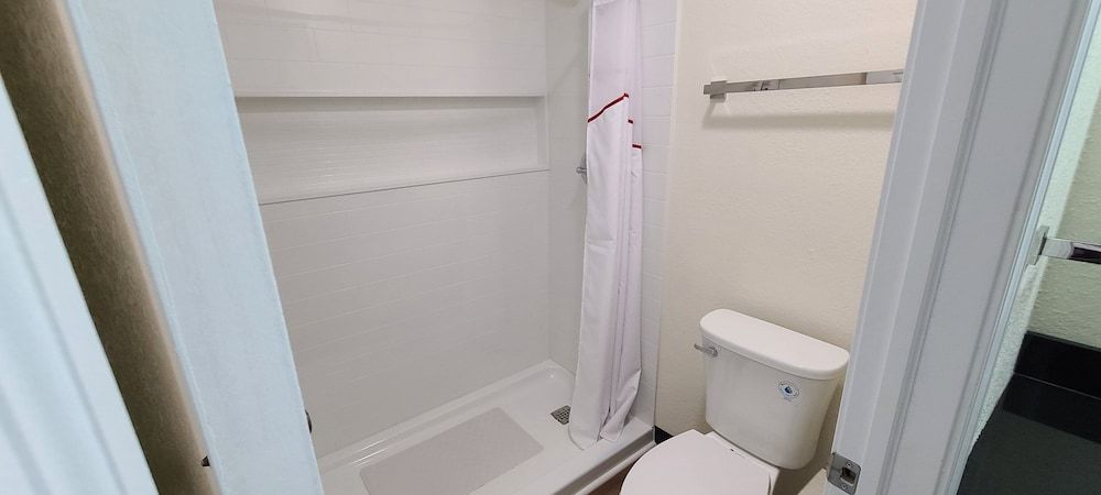 Red Roof Inn Byron Deluxe Room, 1 Queen Bed, Non Smoking 5