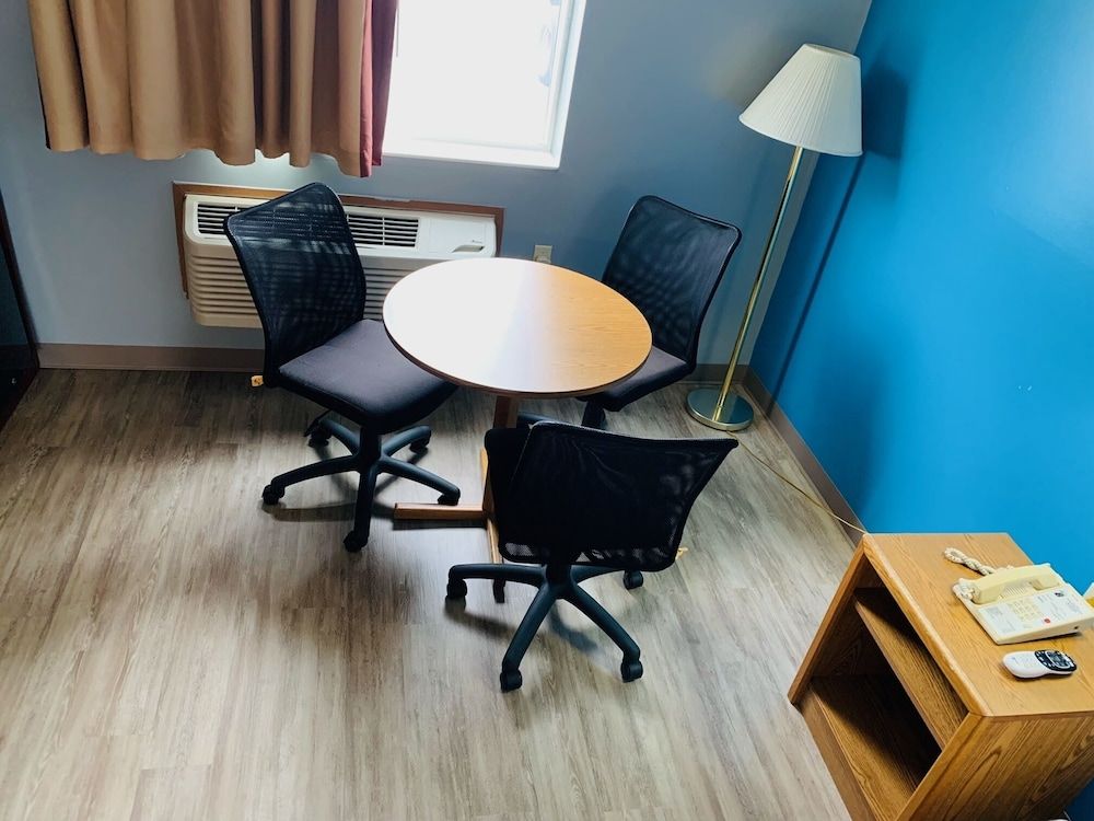 Super Star Inn & Suite Lincoln Crete Basic Single Room 7