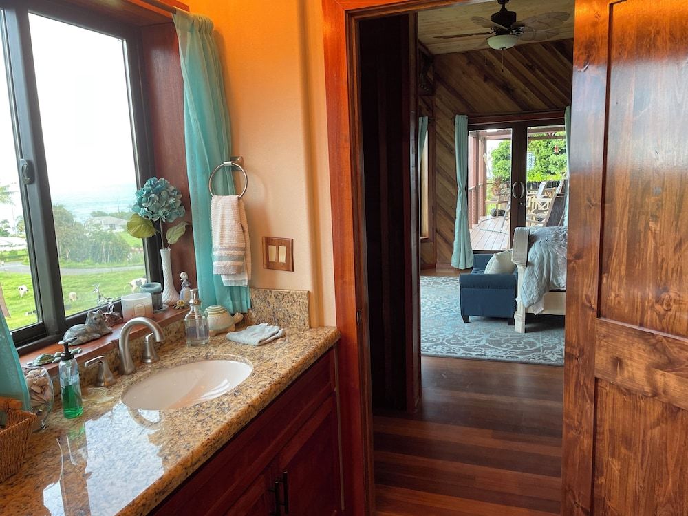 Hawaii Magic Skies Farmstay Luxury Double Room, 1 Queen Bed, Private Bathroom, Ocean View 11