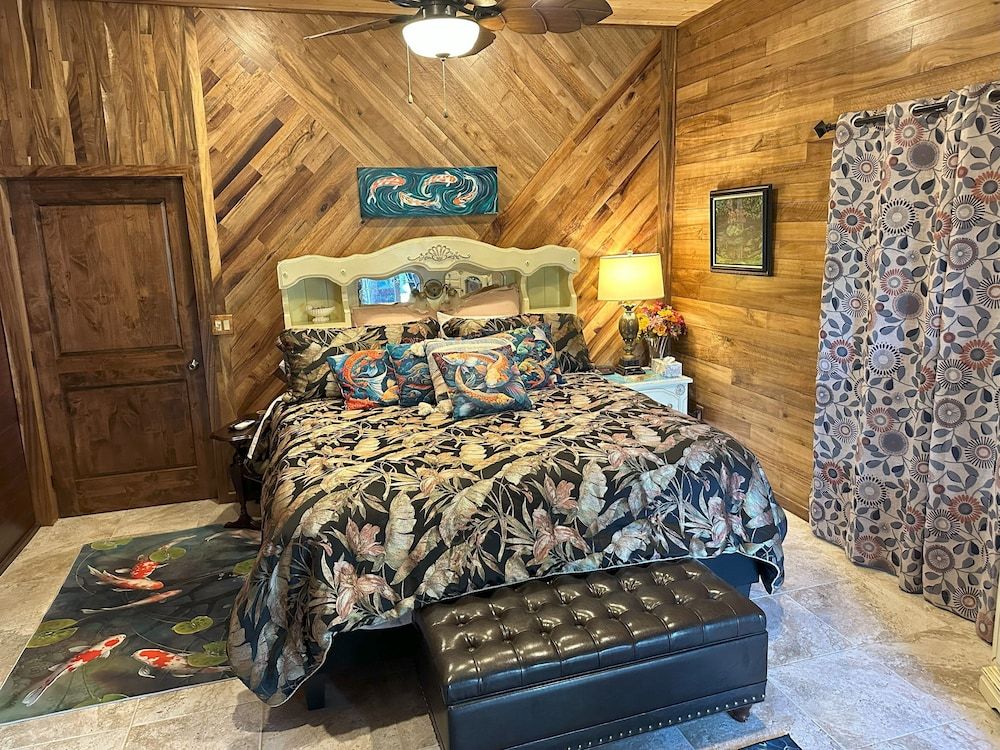 Hawaii Magic Skies Farmstay Luxury Double Room, 1 King Bed, Private Bathroom, Lagoon View 8