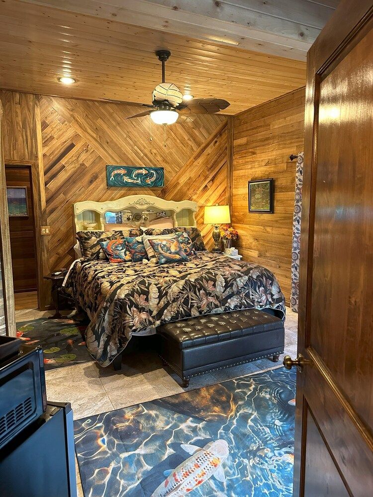 Hawaii Magic Skies Farmstay Luxury Double Room, 1 King Bed, Private Bathroom, Lagoon View 5