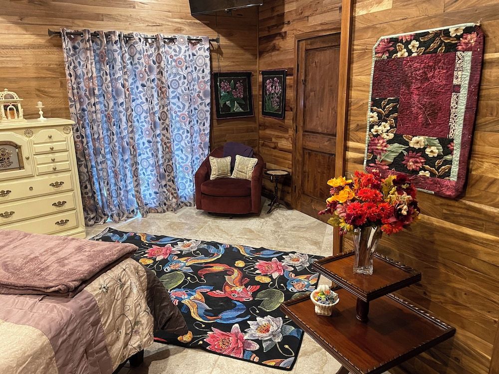 Hawaii Magic Skies Farmstay Luxury Double Room, 1 King Bed, Private Bathroom, Lagoon View 12