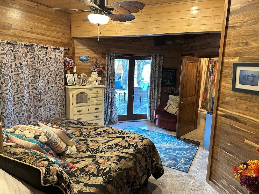 Hawaii Magic Skies Farmstay Luxury Double Room, 1 King Bed, Private Bathroom, Lagoon View 13