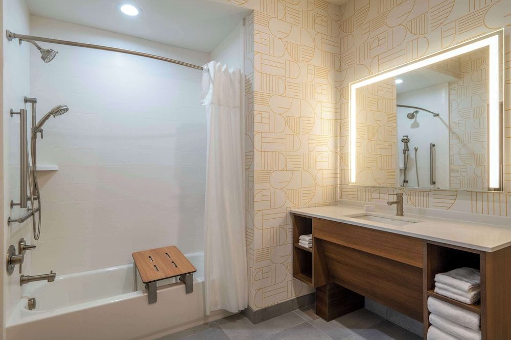 Suite, 2 Queen Beds, Accessible, Bathtub