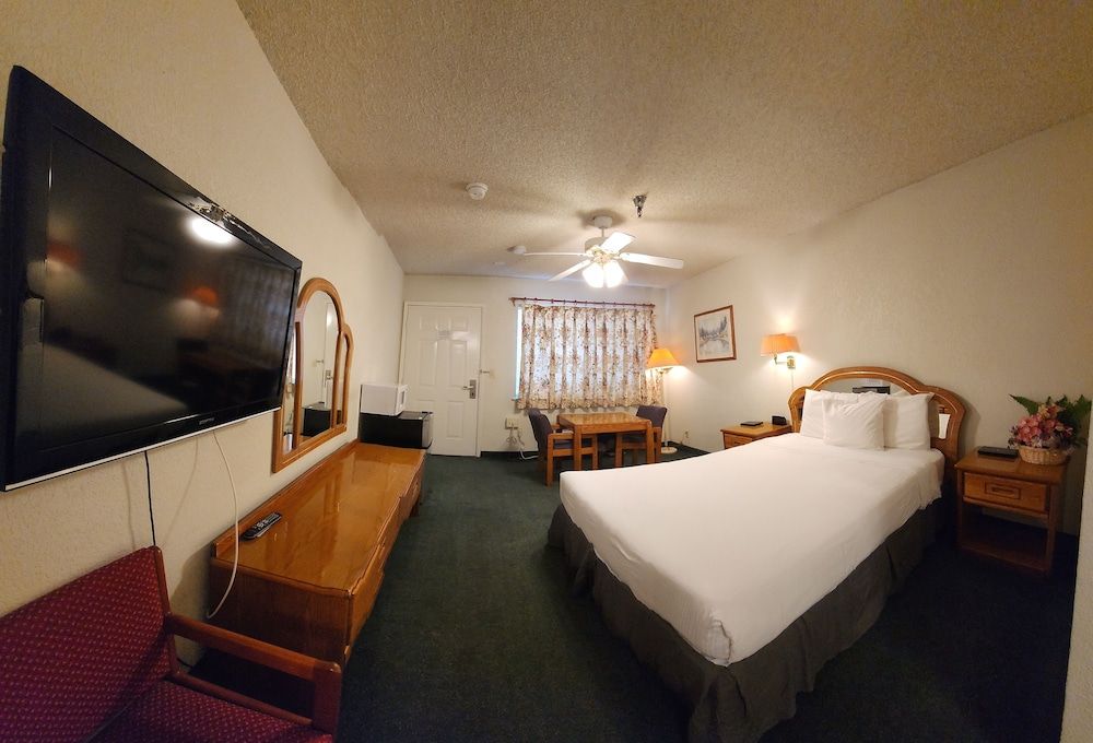 Formosa Inn Standard Room, Non Smoking 9