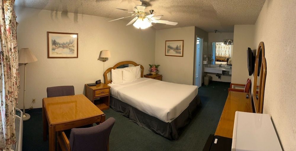 Formosa Inn Standard Room, Non Smoking 8