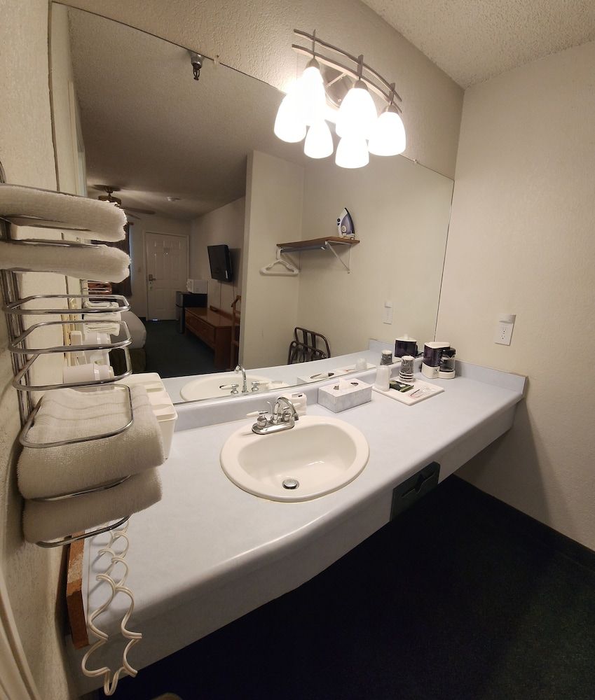 Formosa Inn Standard Double Room 4