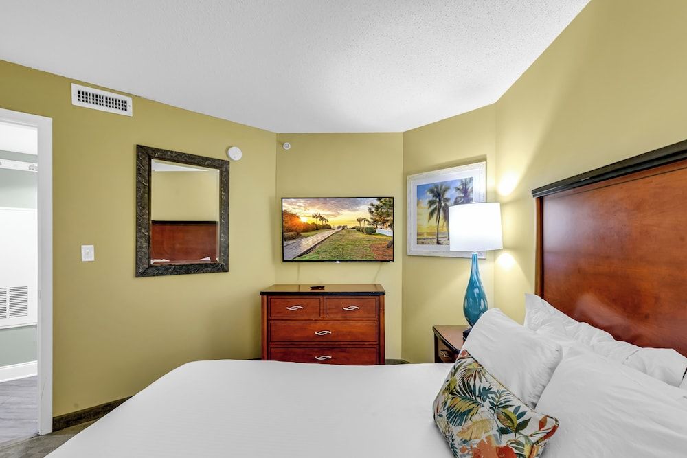 Signature Condo, 1 King Bed with Sofa bed, Kitchen, Partial Ocean View