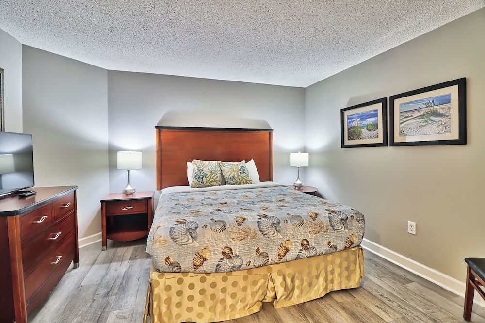 Superior Condo, 1 King Bed with Sofa bed, Kitchen, Partial Ocean View