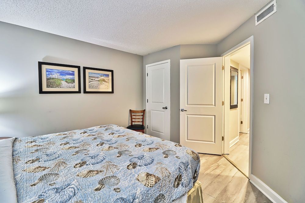 Superior Condo, 1 King Bed with Sofa bed, Kitchen, Partial Ocean View