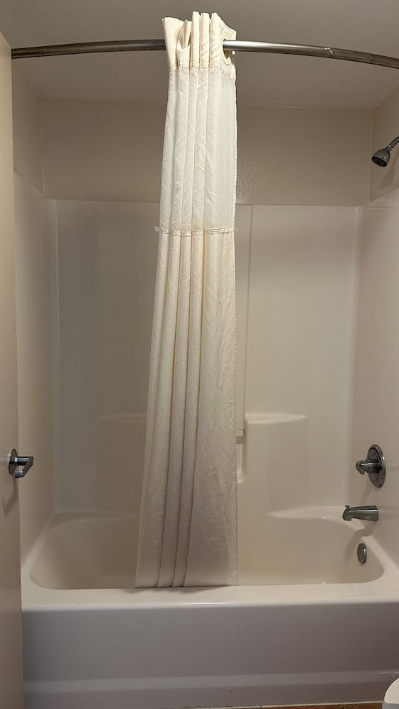 Carom Inn Denham Springs-Baton Rouge Room, 1 King Bed, Non Smoking 6