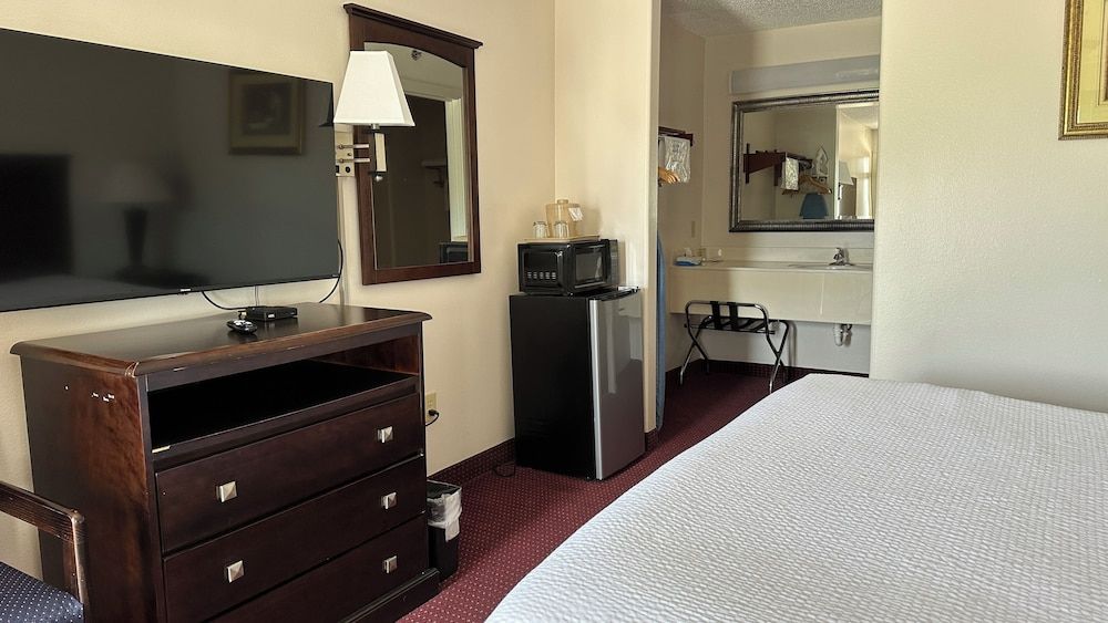 Carom Inn Denham Springs-Baton Rouge Room, 1 King Bed, Non Smoking 10