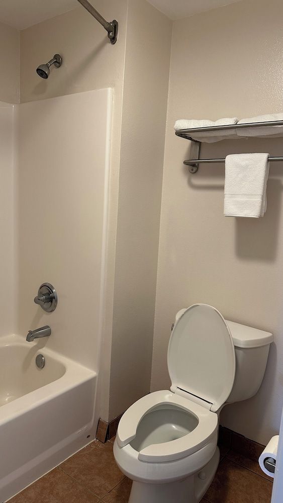 Carom Inn Denham Springs-Baton Rouge Room, 1 King Bed, Non Smoking 7