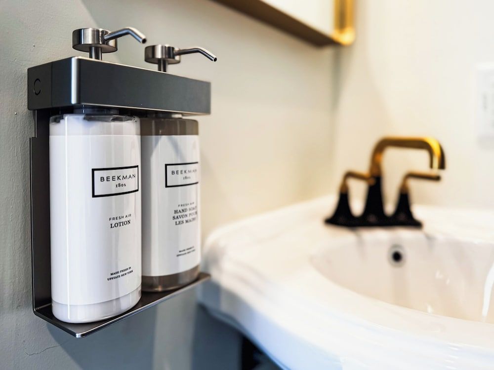 The Rockport House Superior Room, 1 King Bed, Non Smoking, Microwave 4