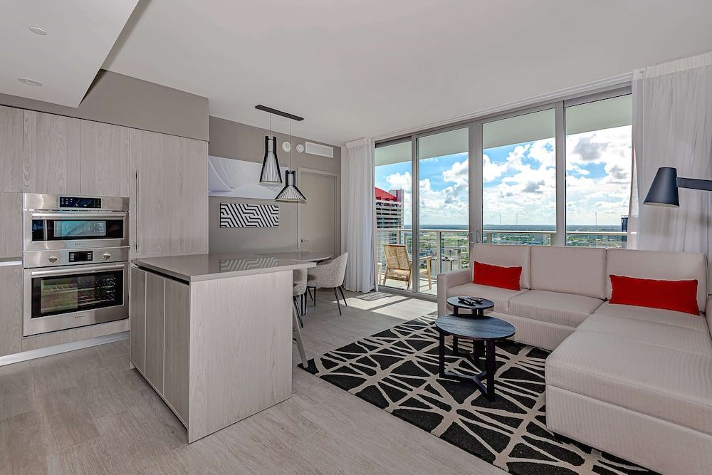 Luxury Apartment, 3 Bedrooms, Balcony, City View