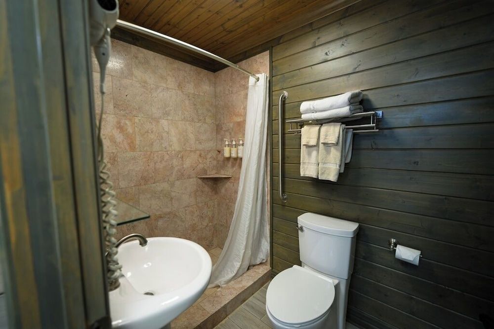 Turn On Inn Junior Cabin 6