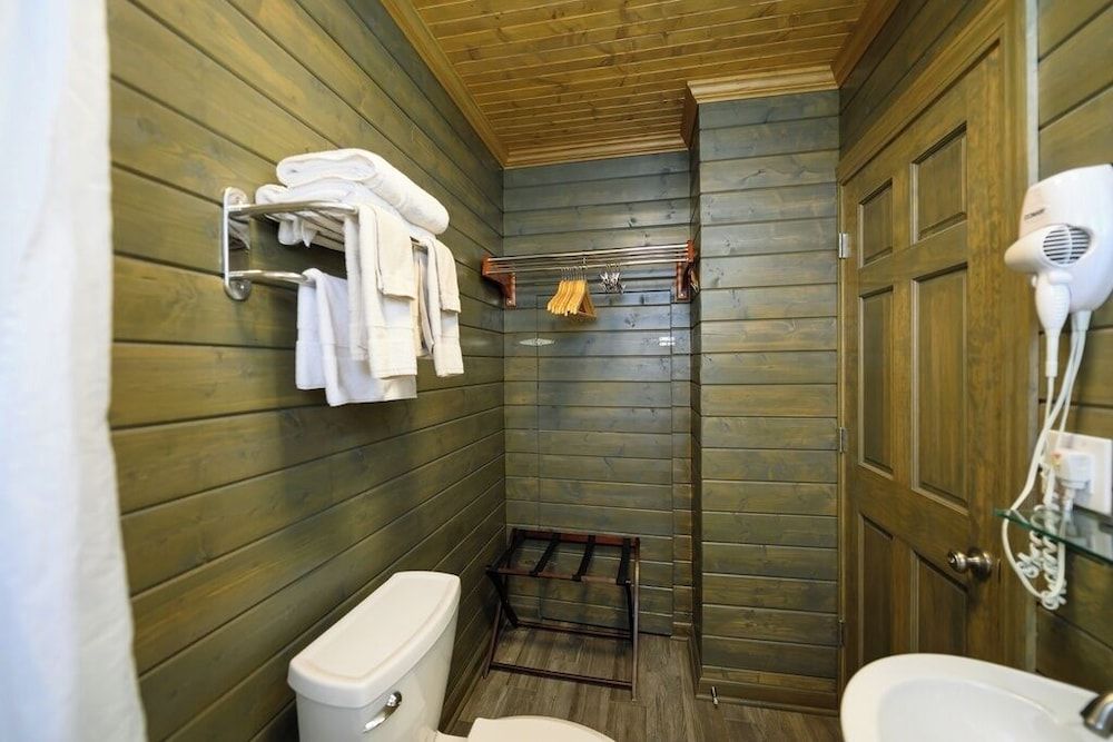 Turn On Inn Club Cabin 2