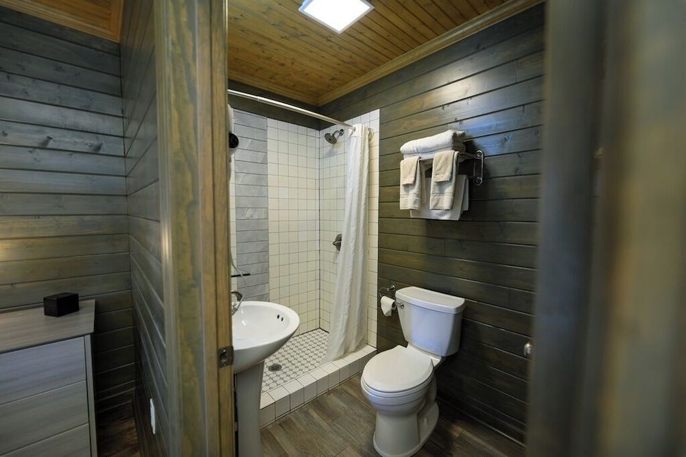 Turn On Inn Club Cabin 3