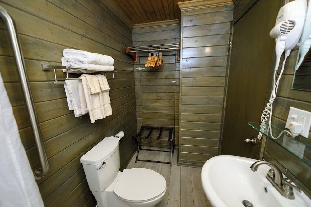 Turn On Inn Junior Cabin 7