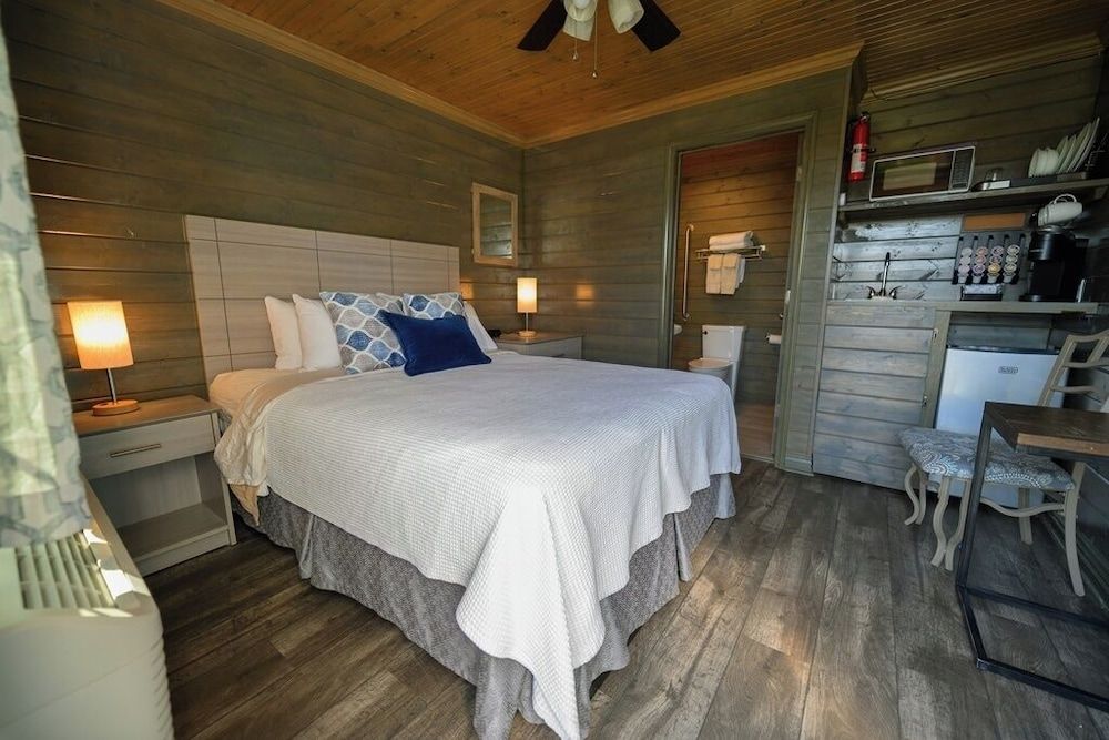 Turn On Inn Junior Cabin 3