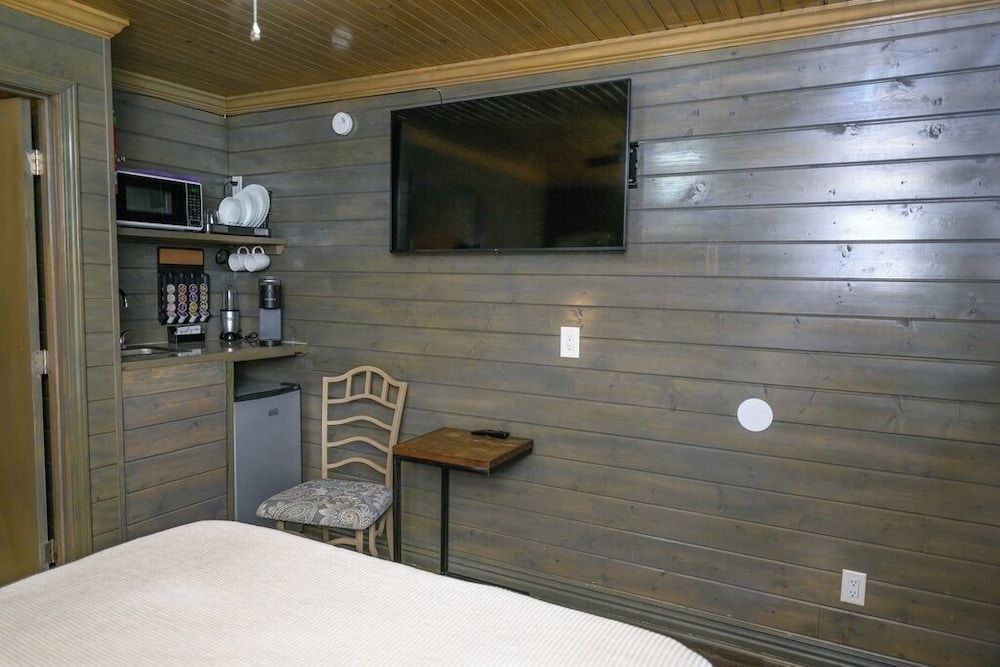 Turn On Inn Junior Cabin 9