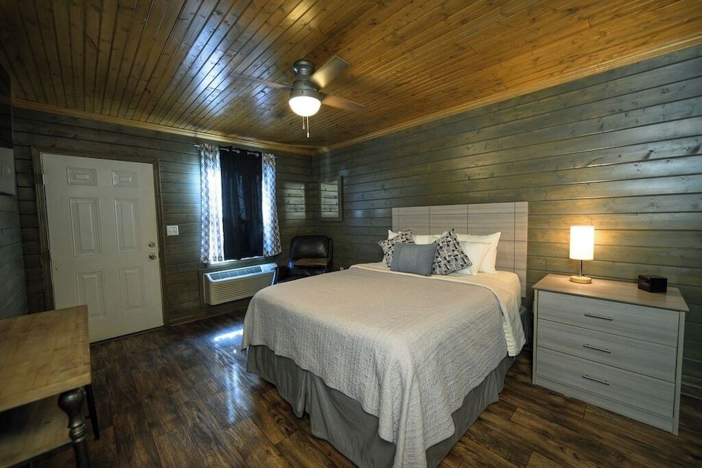 Turn On Inn Club Cabin