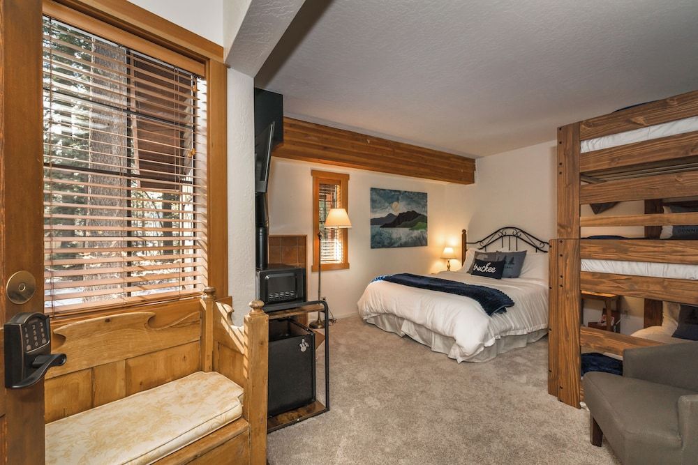 Donner Lake Inn Superior Studio Suite, Multiple Beds, Refrigerator & Microwave, Ground Floor 2