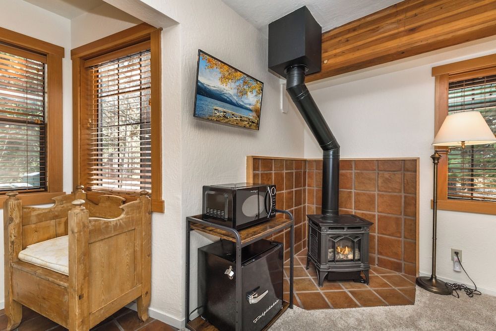 Donner Lake Inn Superior Studio Suite, Multiple Beds, Refrigerator & Microwave, Ground Floor 6