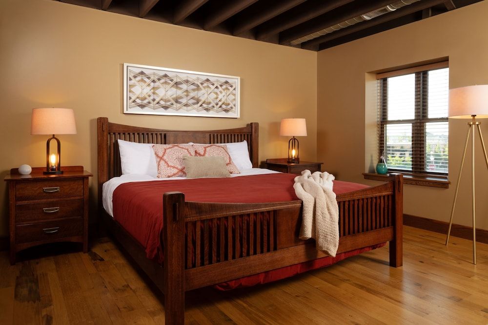 3rd Street Lofts Luxury Apartment, 2 Bedrooms, Kitchen, City View 2