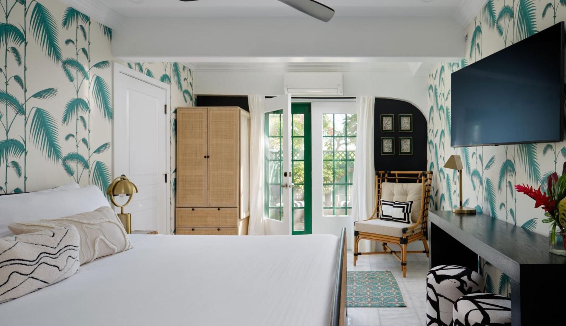 The Historic Wailuku Inn Maui Suite with Balcony