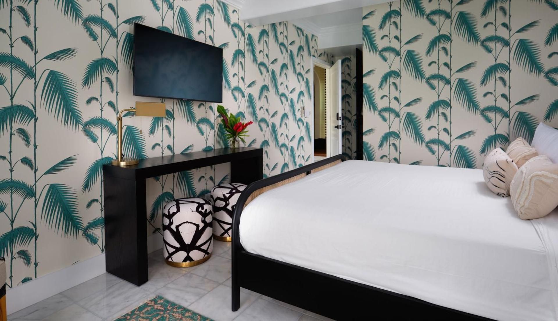 The Historic Wailuku Inn Maui Suite with Balcony 2