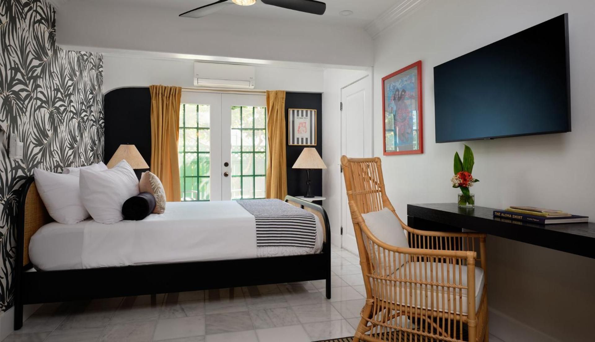 Deluxe Queen Suite