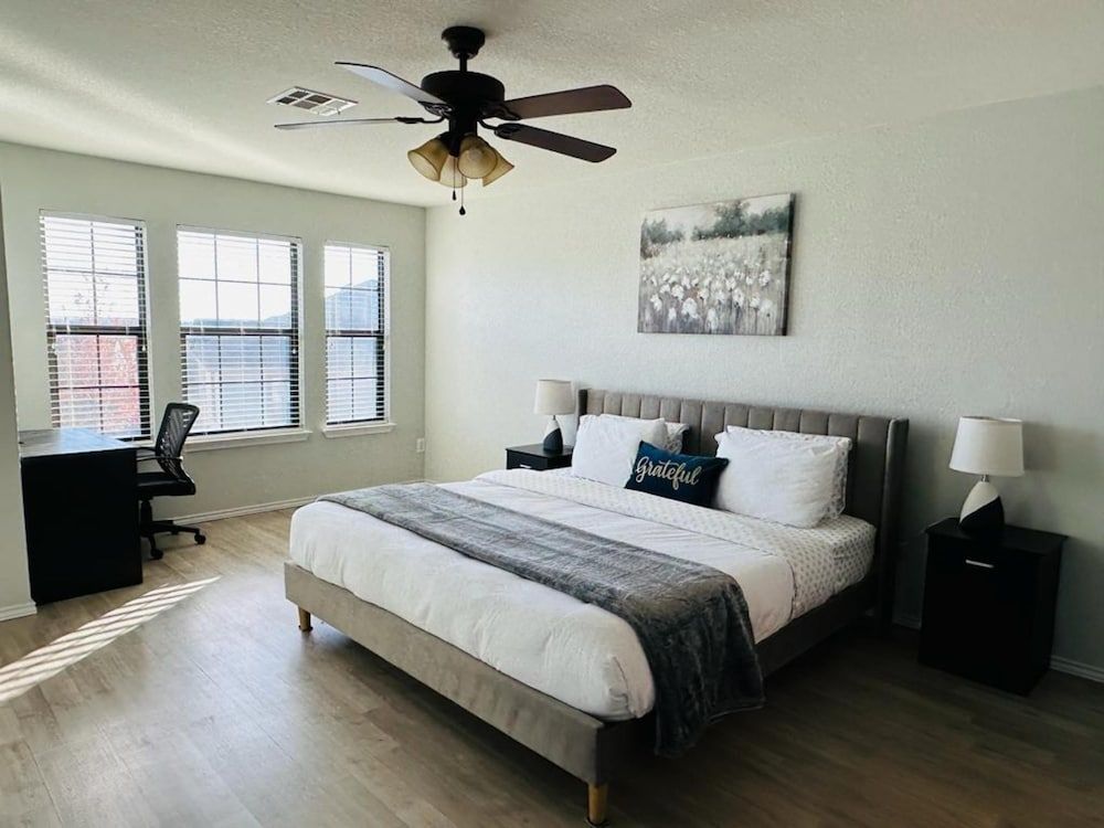 Autin - Family & Groups - Modern Lux House