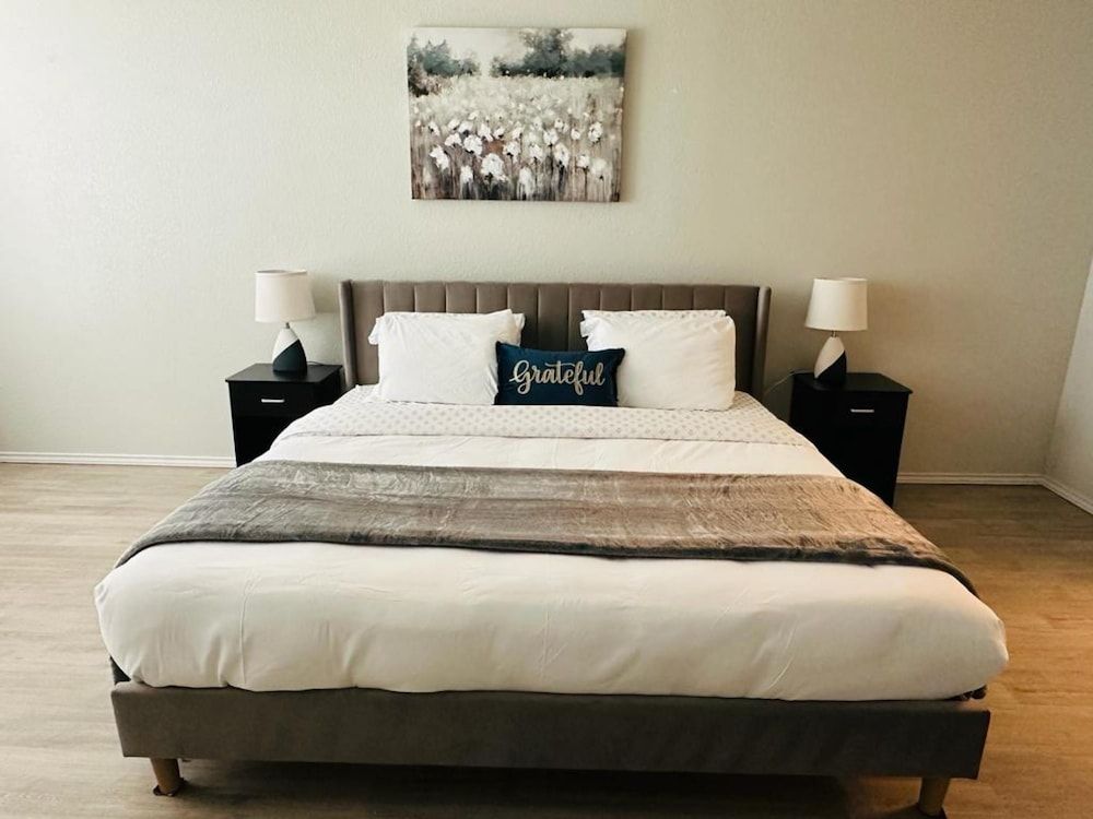 Autin - Family & Groups - Modern Lux House 2