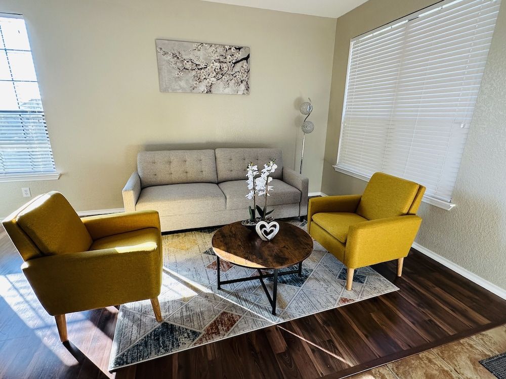 Autin - Family & Groups - Modern Lux House 16