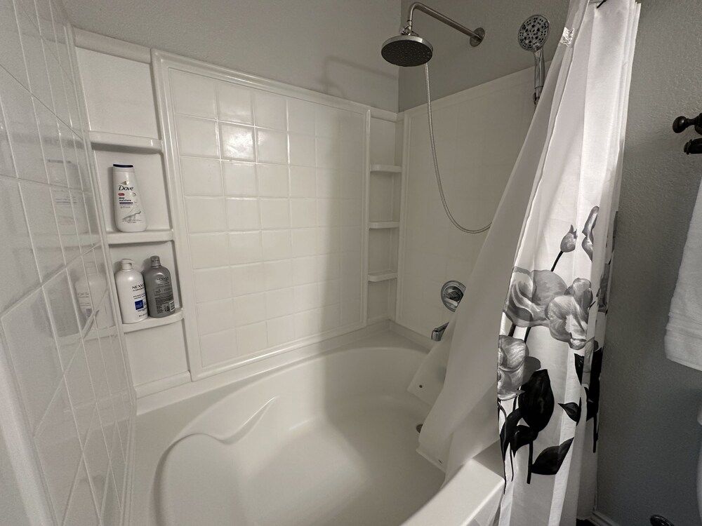 Autin - Family & Groups - Modern Lux House 11