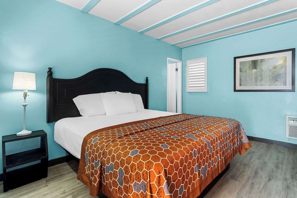 Rodeway Inn & Suites North Hollywood Burbank Airport - Universal Area