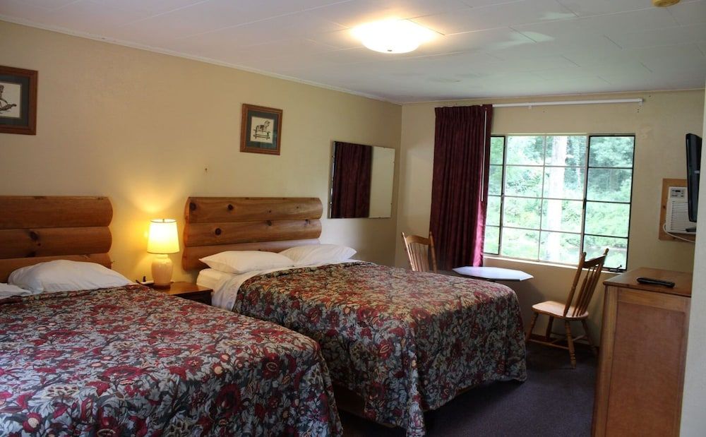 Two Rivers Lodge Room with Two Queen Beds - River  View